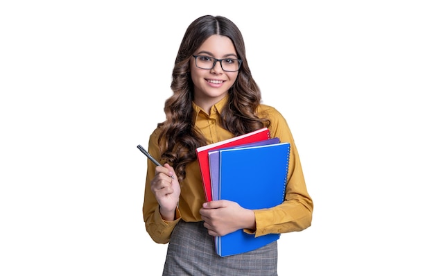 Chica estudiante de la escuela en la foto de conocimiento de fondo de la chica estudiante de la escuela con la tarea