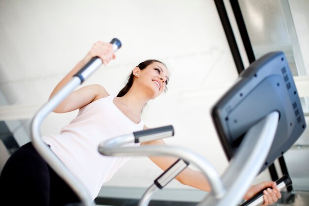 Chica en el gimnasio