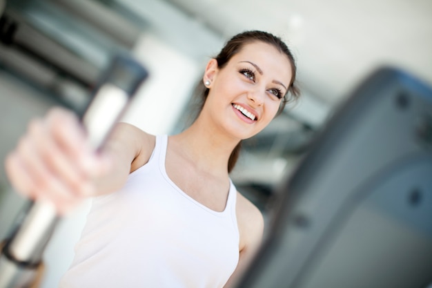 Chica en el gimnasio