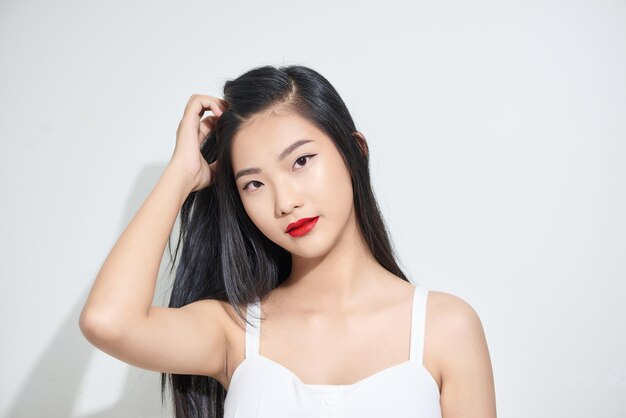 Una chica hermosa con cabello saludable