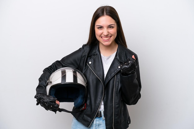 Chica joven con un casco de motocicleta aislado sobre fondo blanco celebrando una victoria en posición de ganador