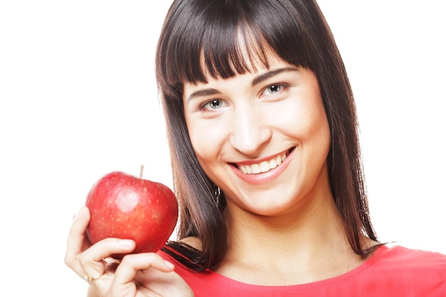 Foto chica joven con una manzana roja en la mano