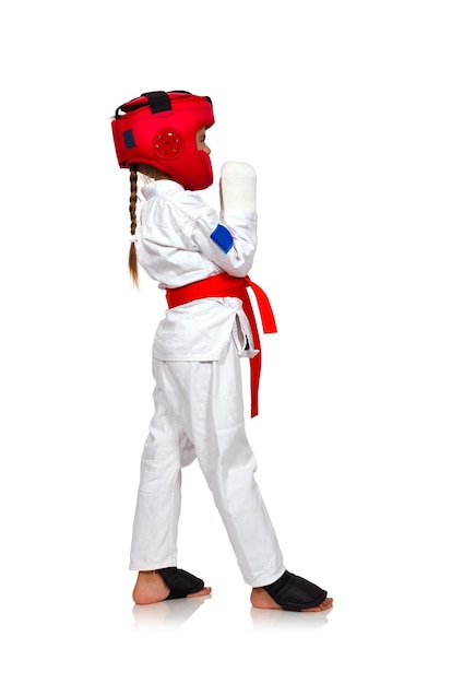 Chica de karate en un casco