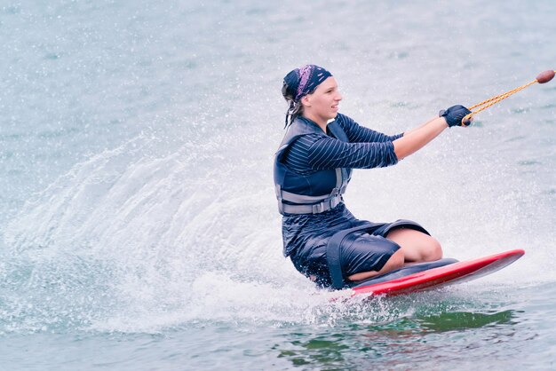 Foto la chica del kneeboard