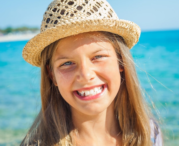 Chica linda con sombrero