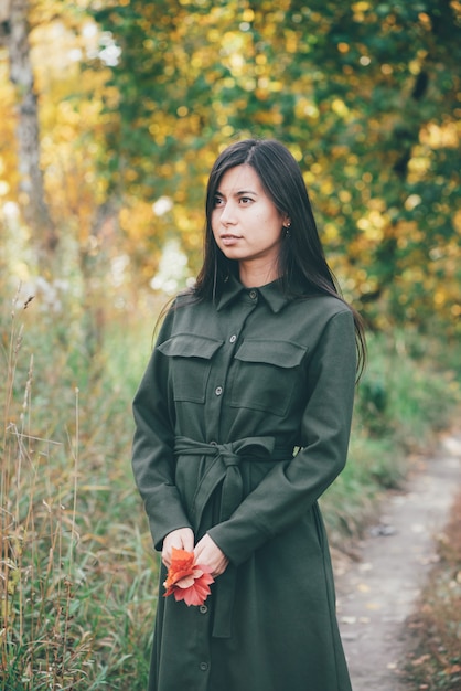 Chica en otoño