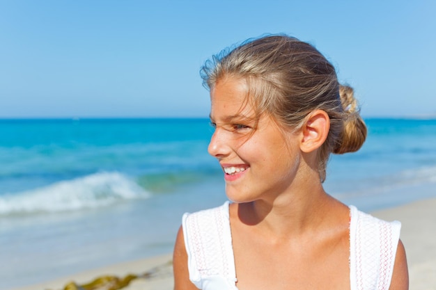 chica en la playa