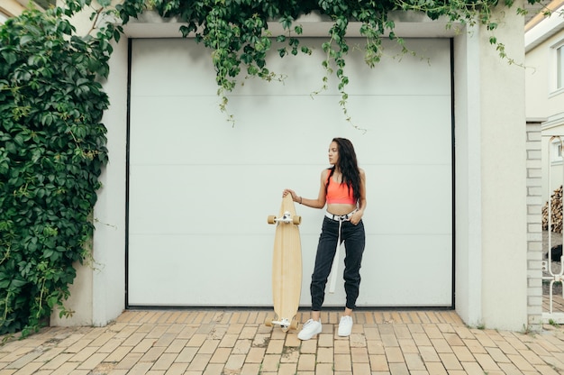 Foto chica en ropa de calle