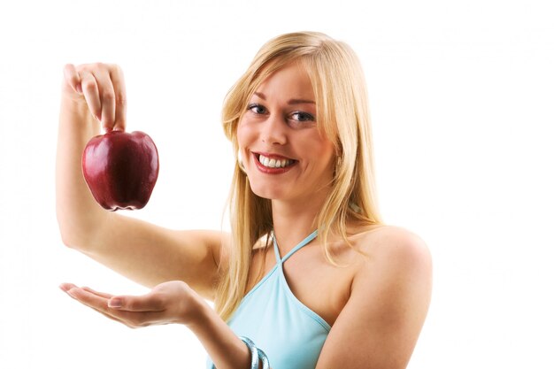 chica rubia con manzana