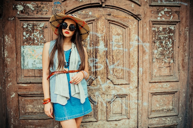 chica con sombrero