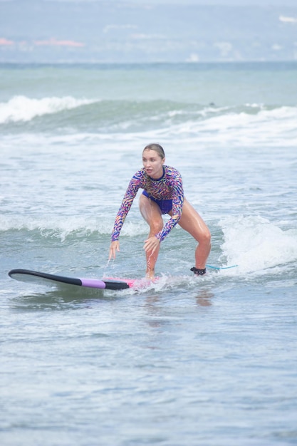 Chica surfista