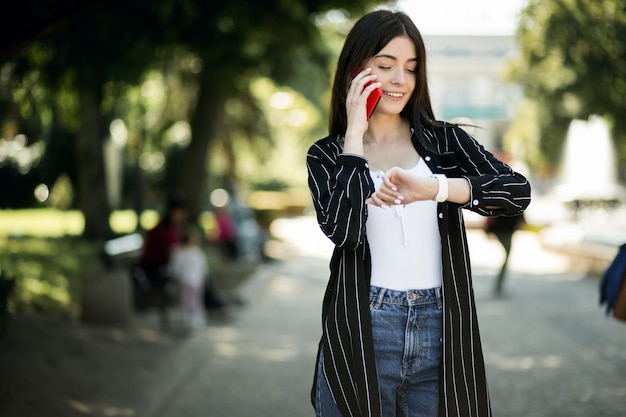 Chica con teléfono