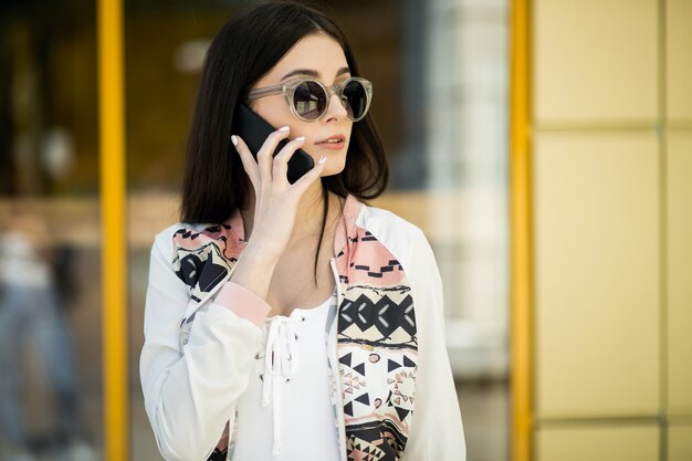 Foto chica con teléfono