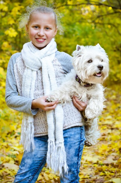 Chica con terrier