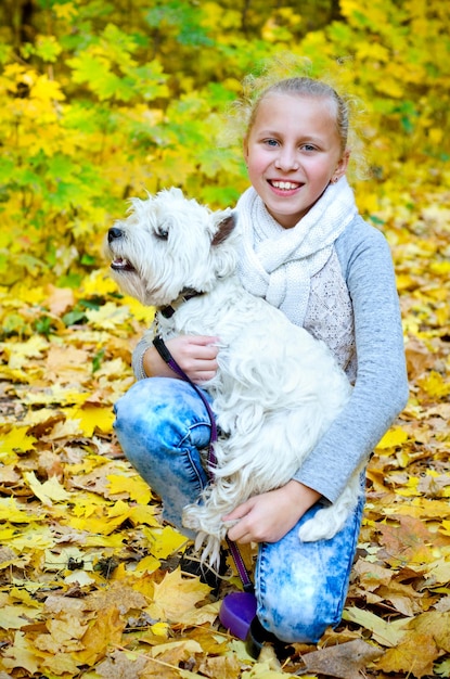 Chica con terrier