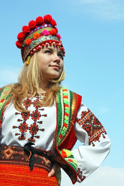 La chica con el traje nacional ucraniano.