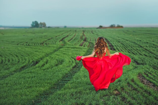 La chica del vestido rojo 1292