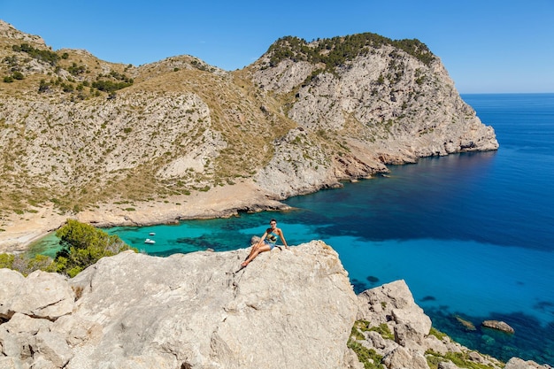 Chica viaja por Palma de Mallorca