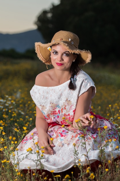 Chica vintage en el campo