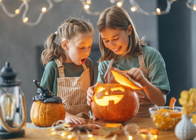 Chicas con calabaza tallada