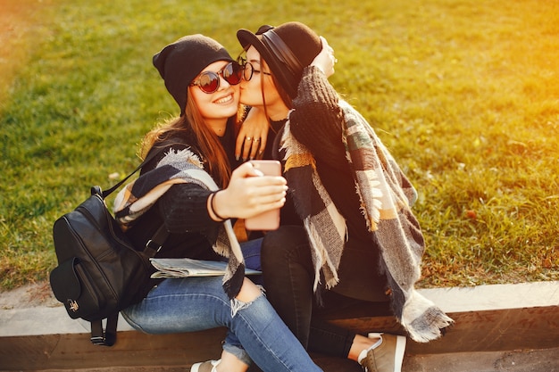 chicas en la ciudad