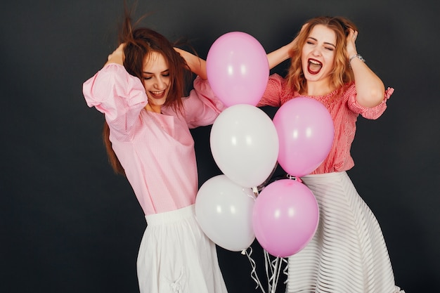 chicas con globos