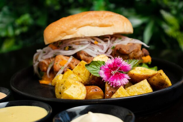 Foto chicharron de chancho comida peruana