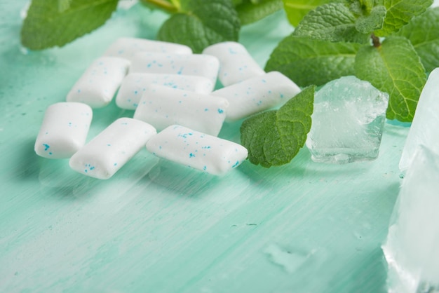 Chicle con menta y hielo