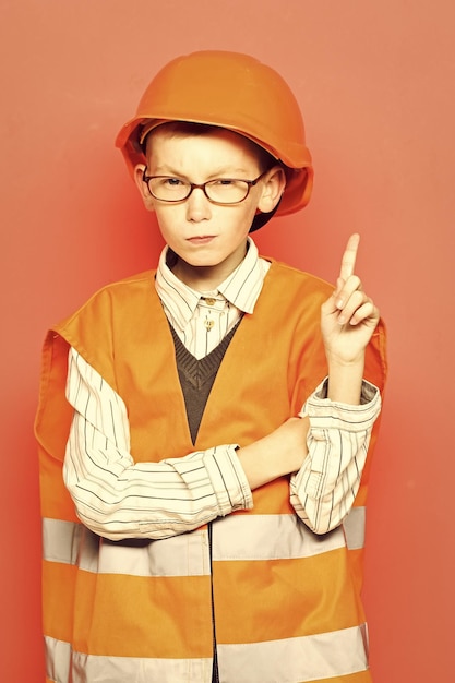 El chico constructor es lindo.