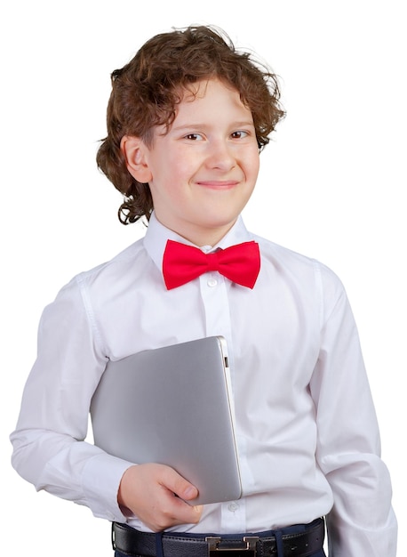 Foto chico rizado en traje formal con laptop