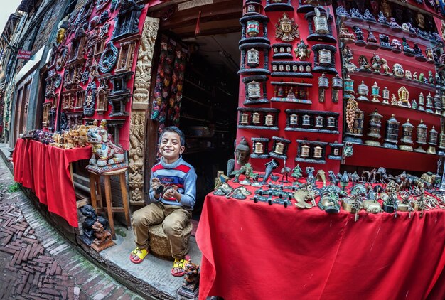 Chico vendedor en Bhaktapur