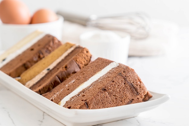 Chiffon Kuchen auf dem Tisch