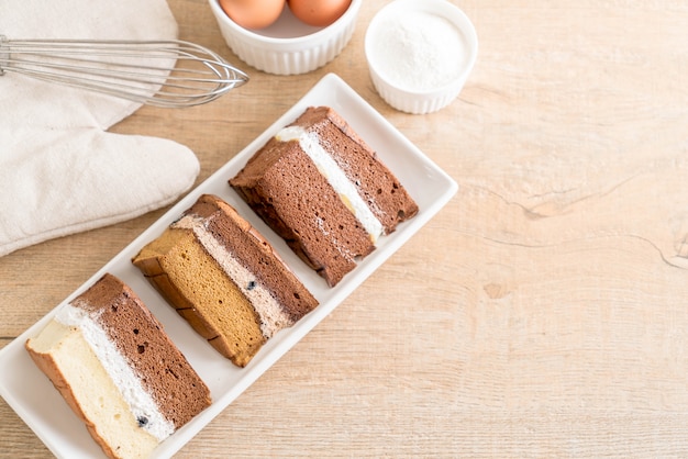 Chiffon Kuchen auf dem Tisch