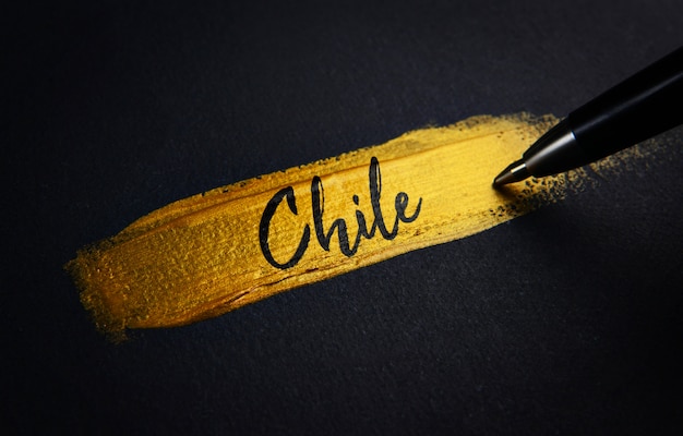 Chile-Handschrift-Text auf goldenem Pinsel-Anschlag