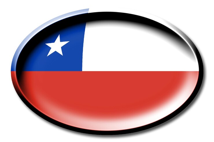 Foto chile ronda la bandera del país sobre fondo blanco.