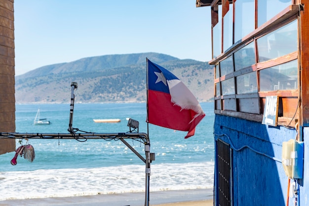 Chilenische Flagge an der Küste von Chile