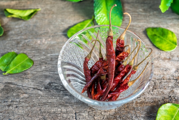 Chiles secos, especias, chiles secos para comer junto con la comida tailandesa.