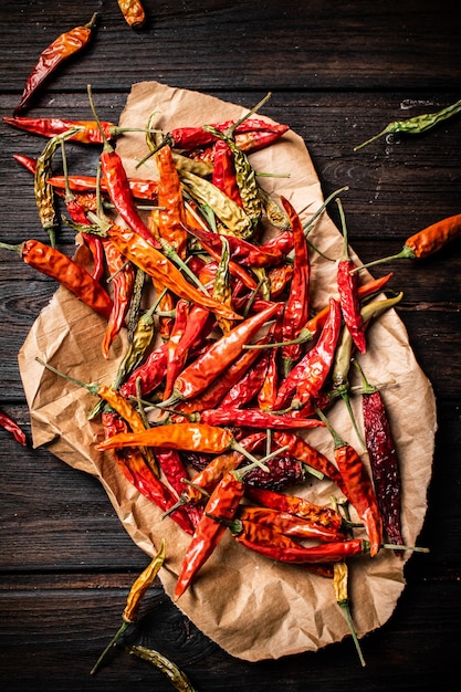 Chiles secos en papel