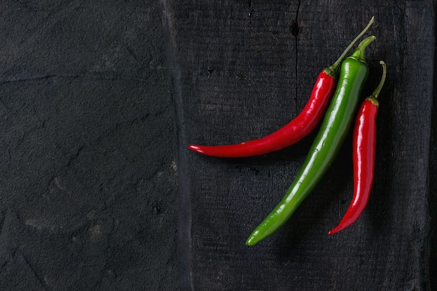 Chiles sobre negro