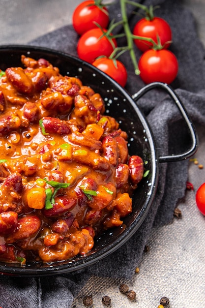 chili com carne feijão, milho, carne, tomate refeição saudável lanche de comida na mesa cópia espaço comida