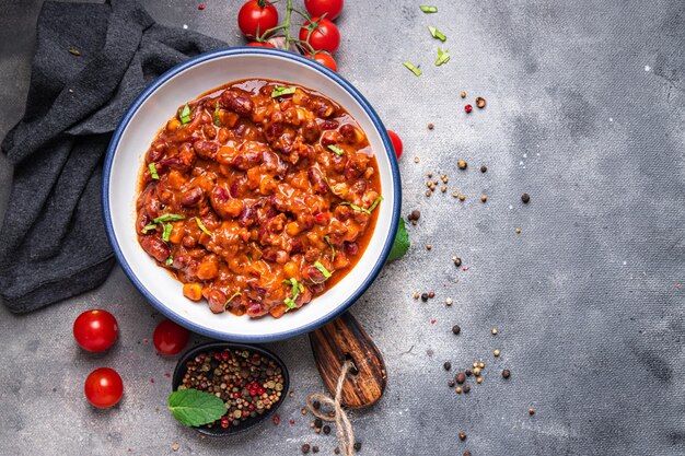 chili con carne bohnen, mais, fleisch, tomate gesunde mahlzeit essen snack auf dem tisch kopieren raum essen