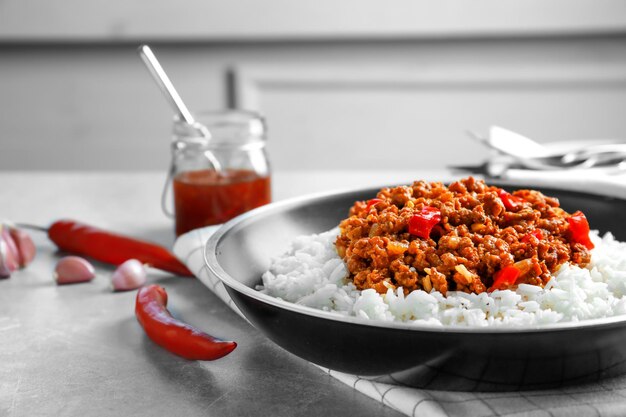 Chili Con Carne com Arroz no Prato