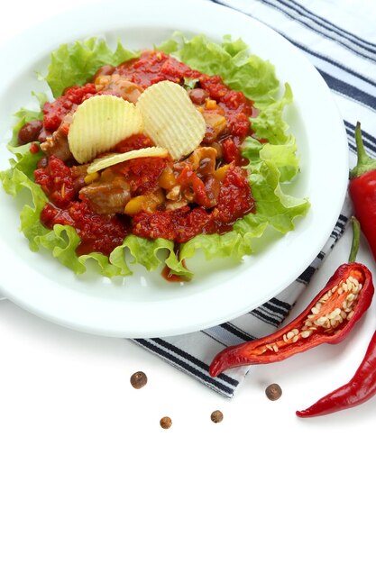Chili Corn Carne tradicional comida mexicana na chapa branca no guardanapo isolado no branco