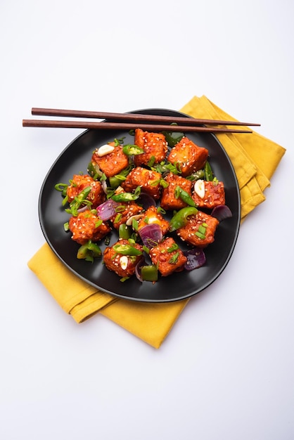 Chili Paneer Dry wird aus Hüttenkäse hergestellt, indo-chinesisches Essen