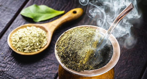 Chimarrao brasileño bebida caliente yerba mate tradicional infusión del sur del país