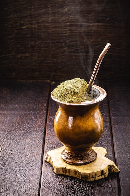 Chimarrao brasileño bebida caliente yerba mate tradicional infusión del sur del país