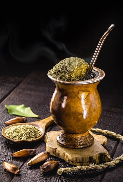 Chimarrao brasileño bebida caliente yerba mate tradicional infusión del sur del país