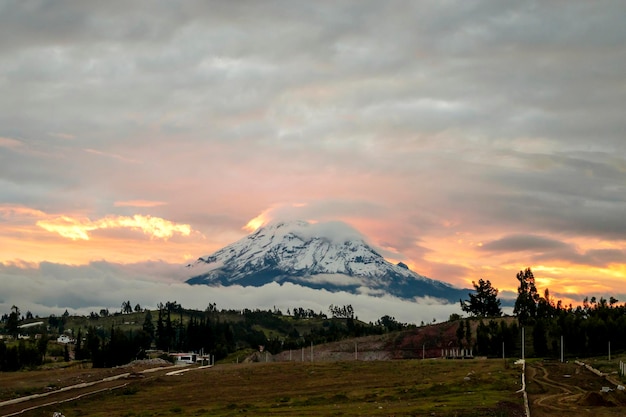 Chimborazo Vulkan mit Schnee bedeckt