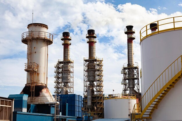 chimeneas de la industria, fondo de día nublado