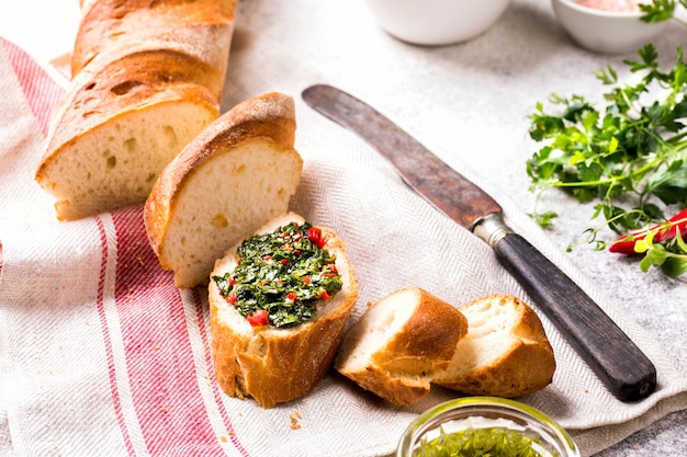 Chimichurri verde argentino. Molho de petisco de verão.